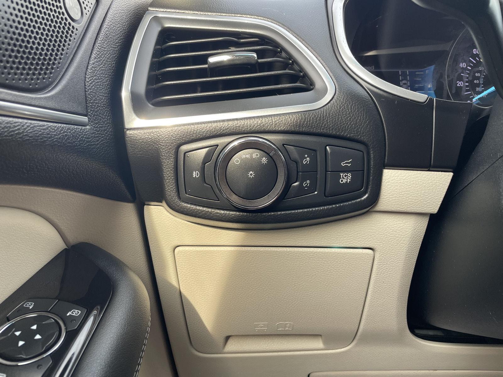 Vehicle photo 15