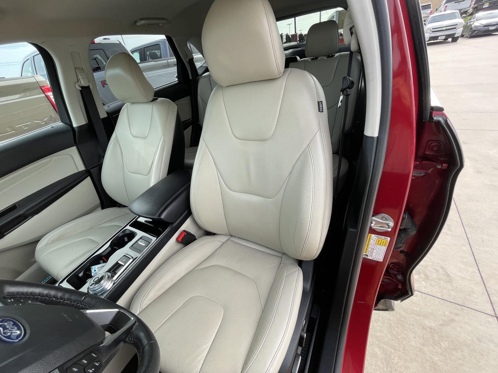 Vehicle photo 17