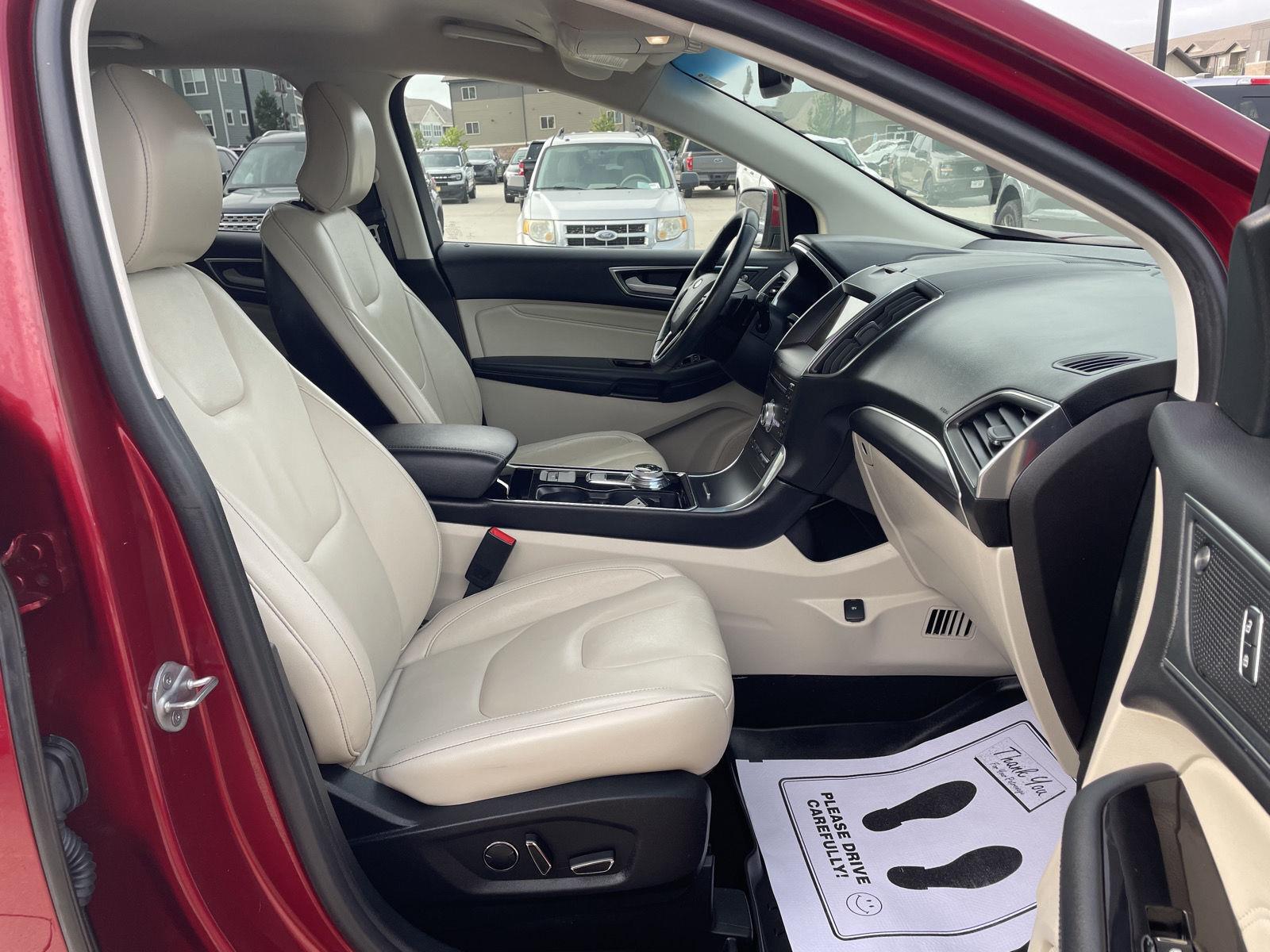 Vehicle photo 18