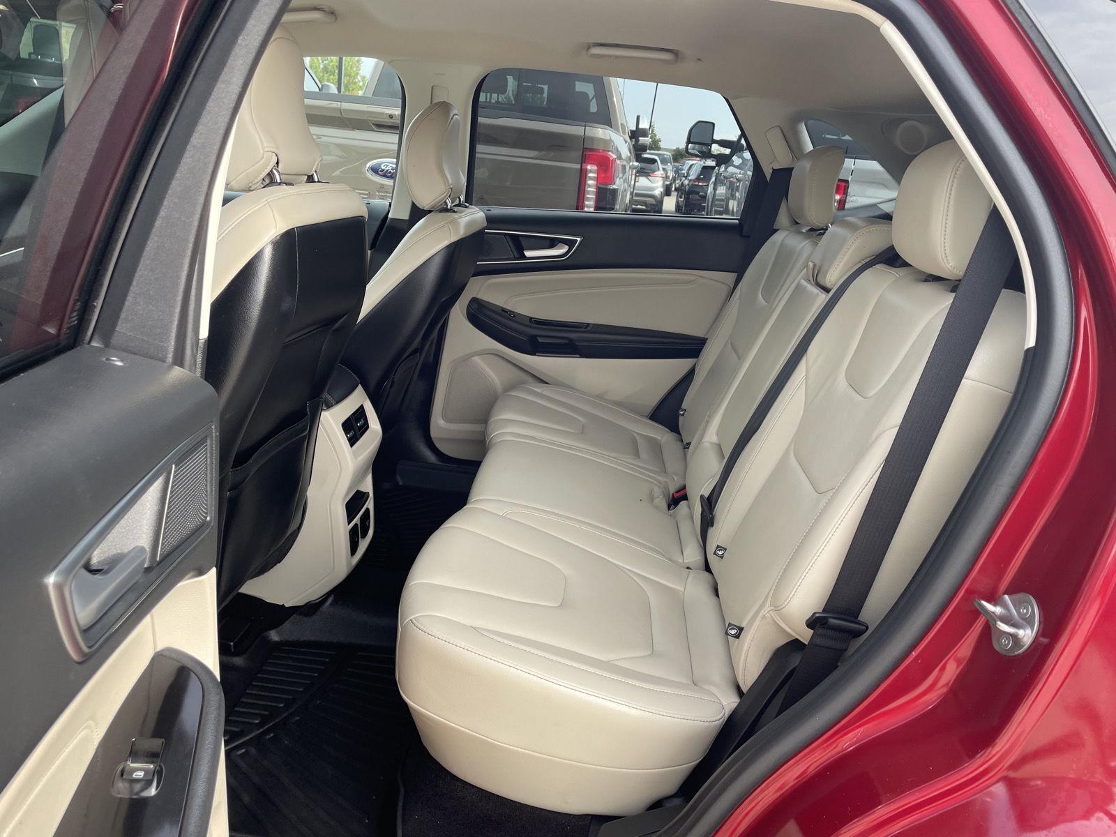 Vehicle photo 19