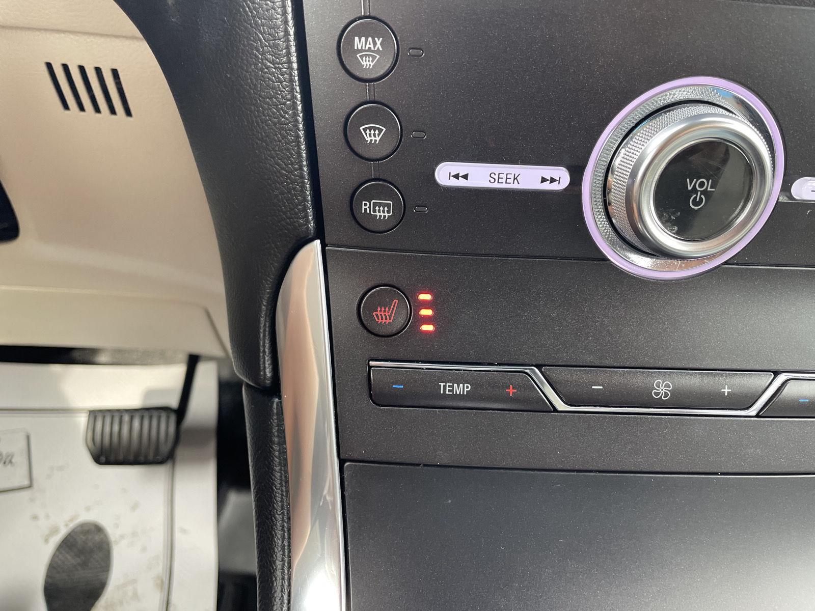 Vehicle photo 24