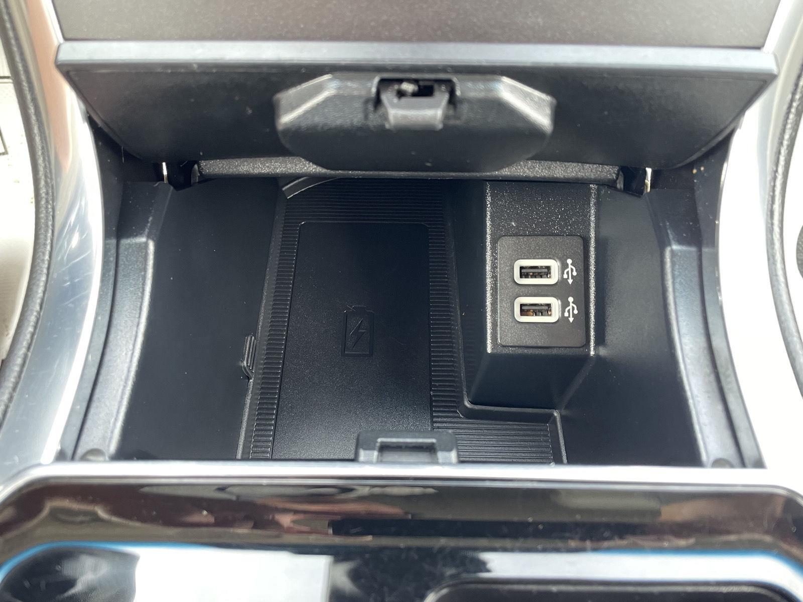 Vehicle photo 26