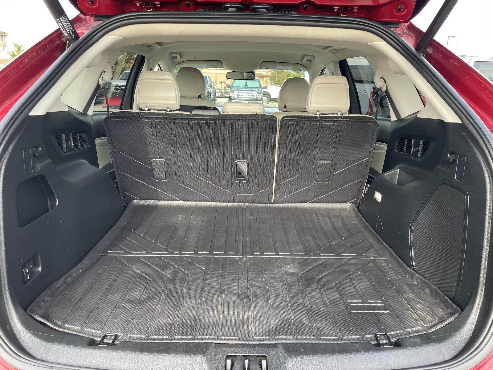 Vehicle photo 33