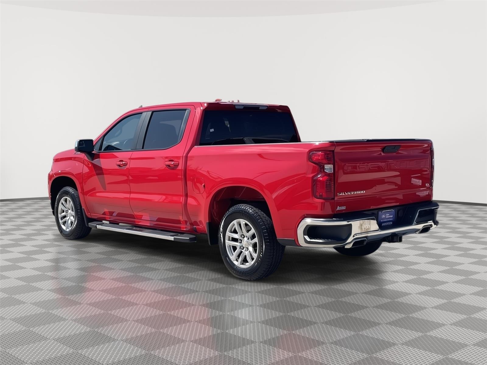 Vehicle photo 9