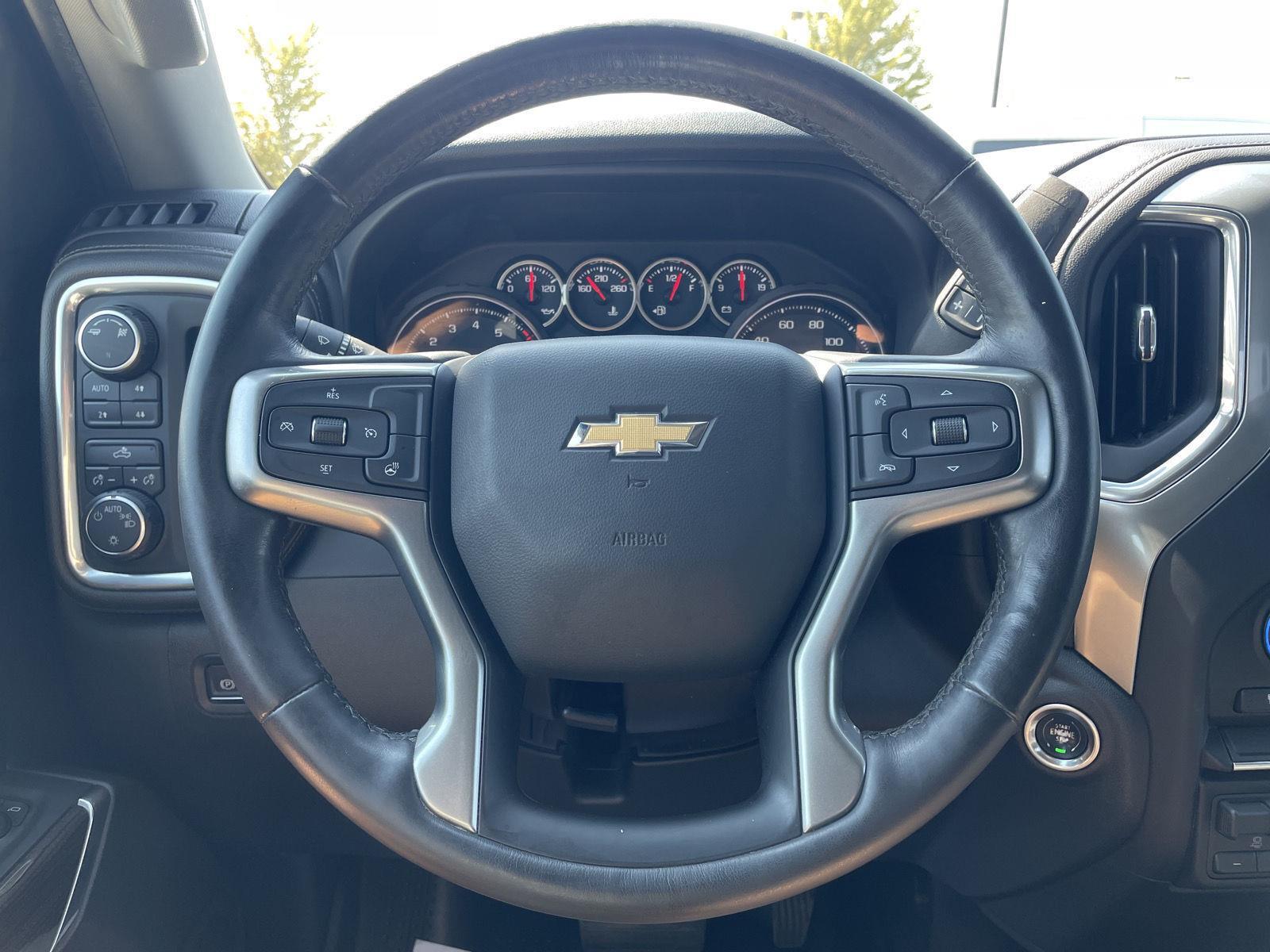 Vehicle photo 12