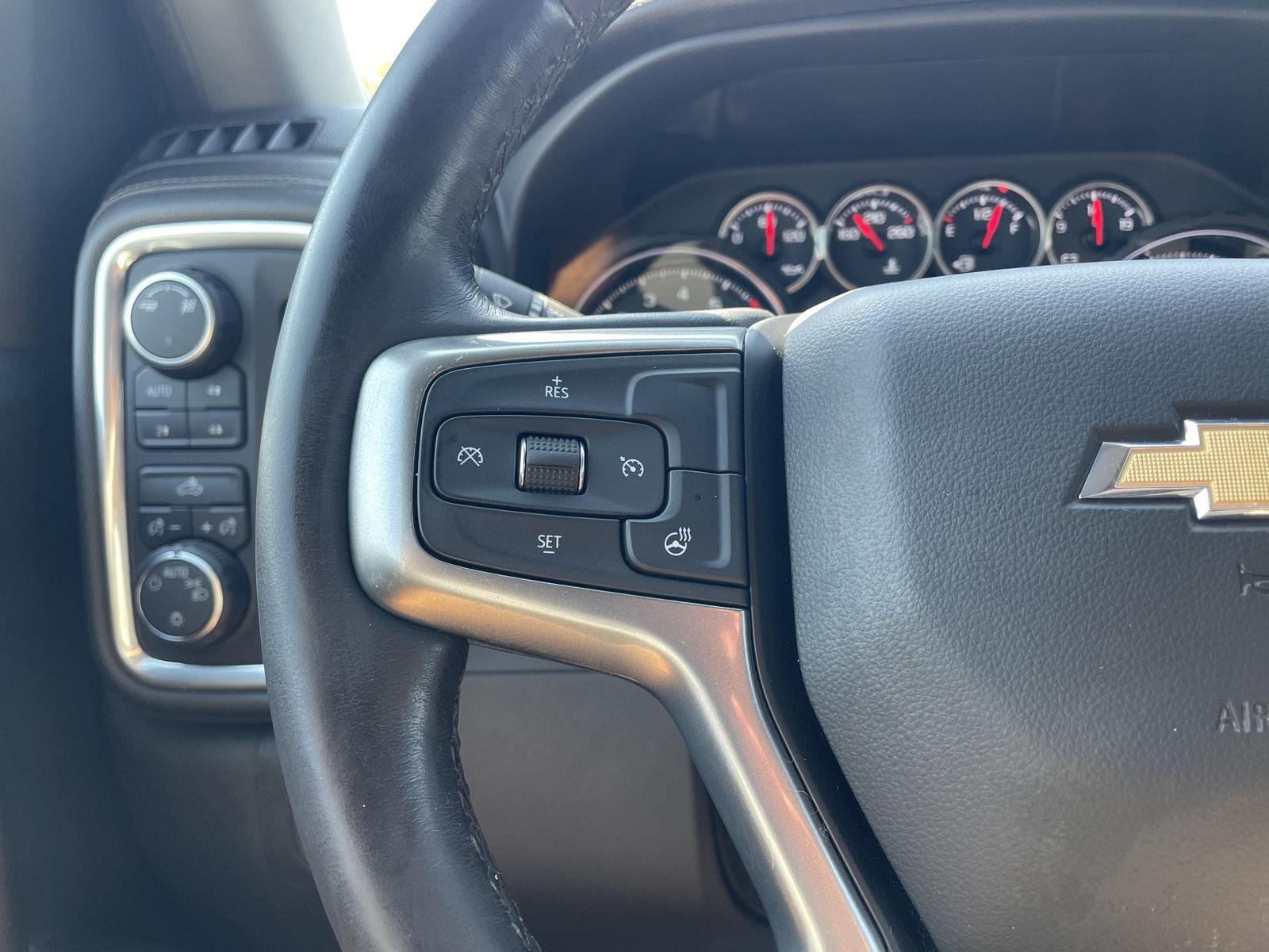 Vehicle photo 13