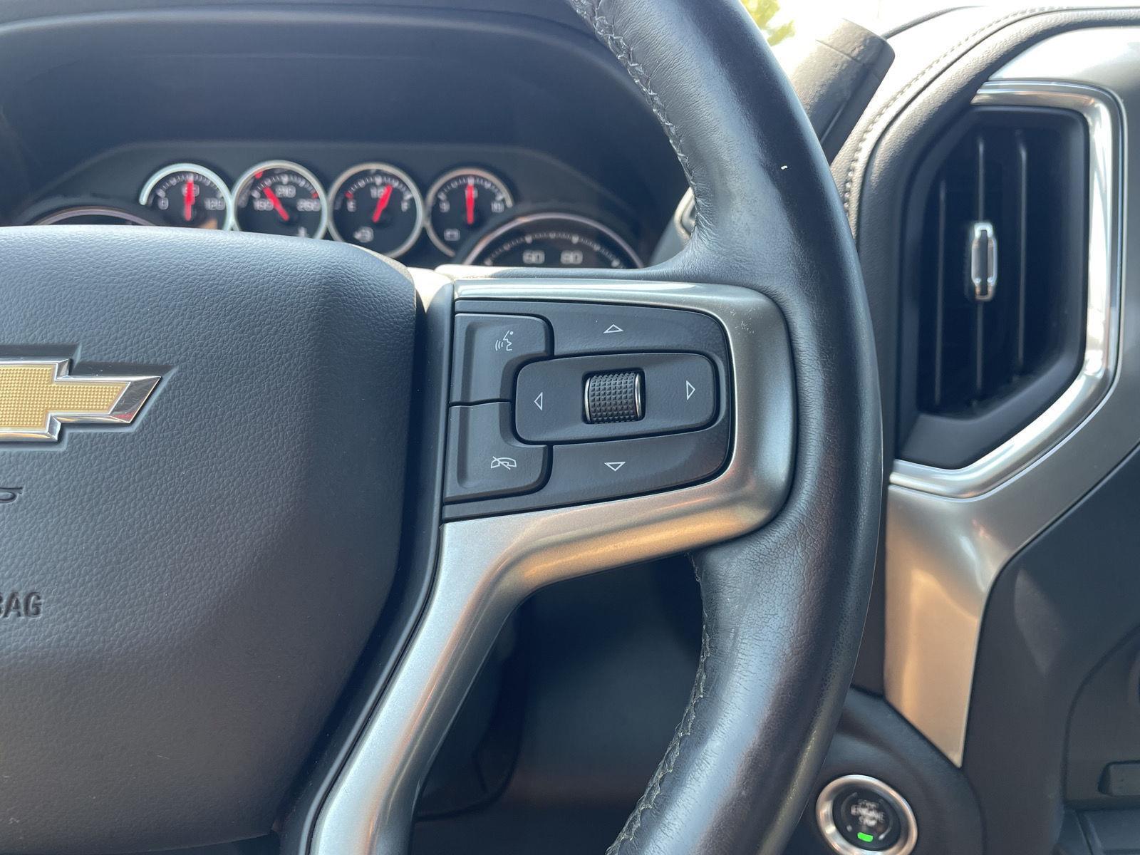 Vehicle photo 14