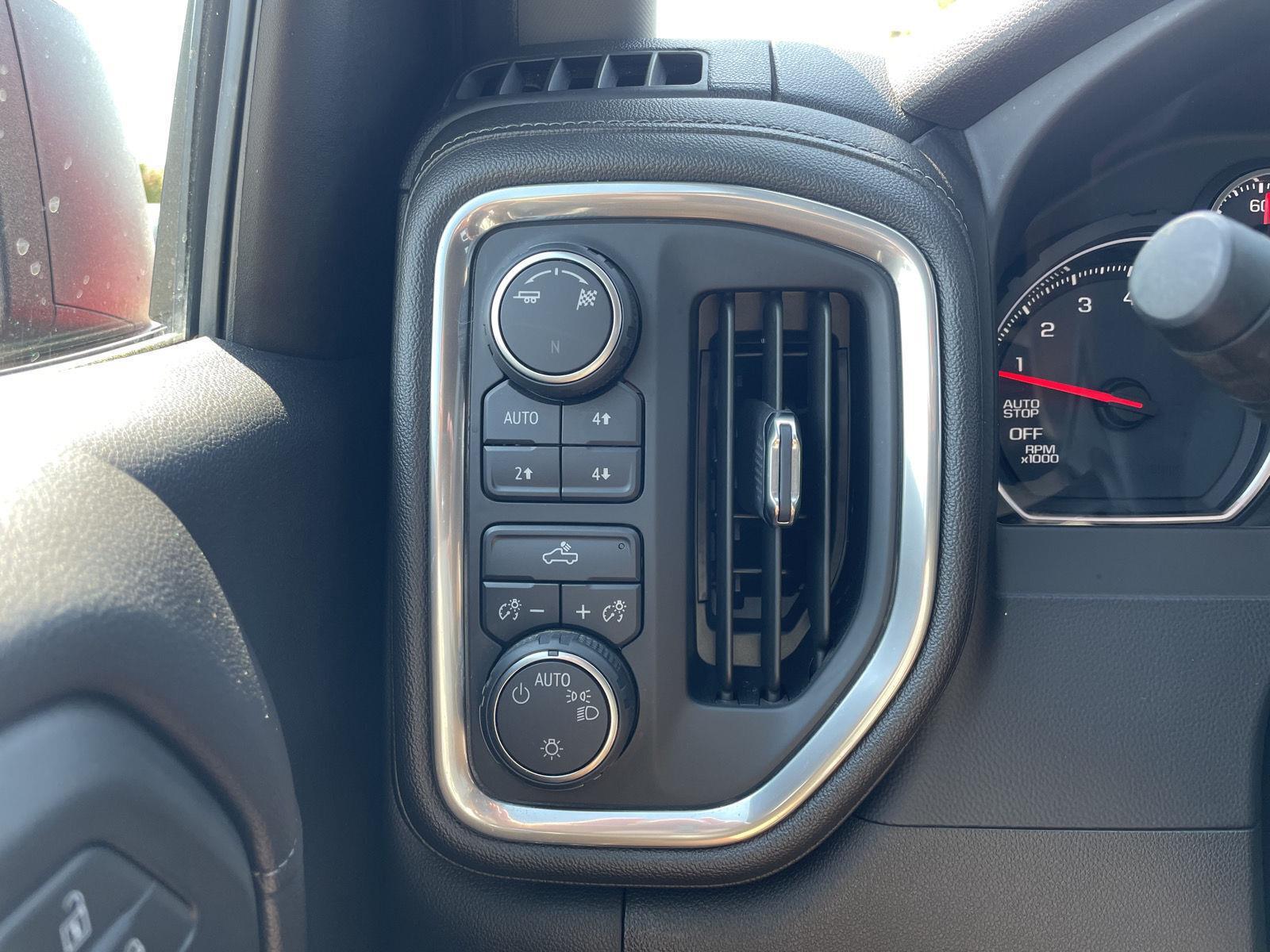 Vehicle photo 16