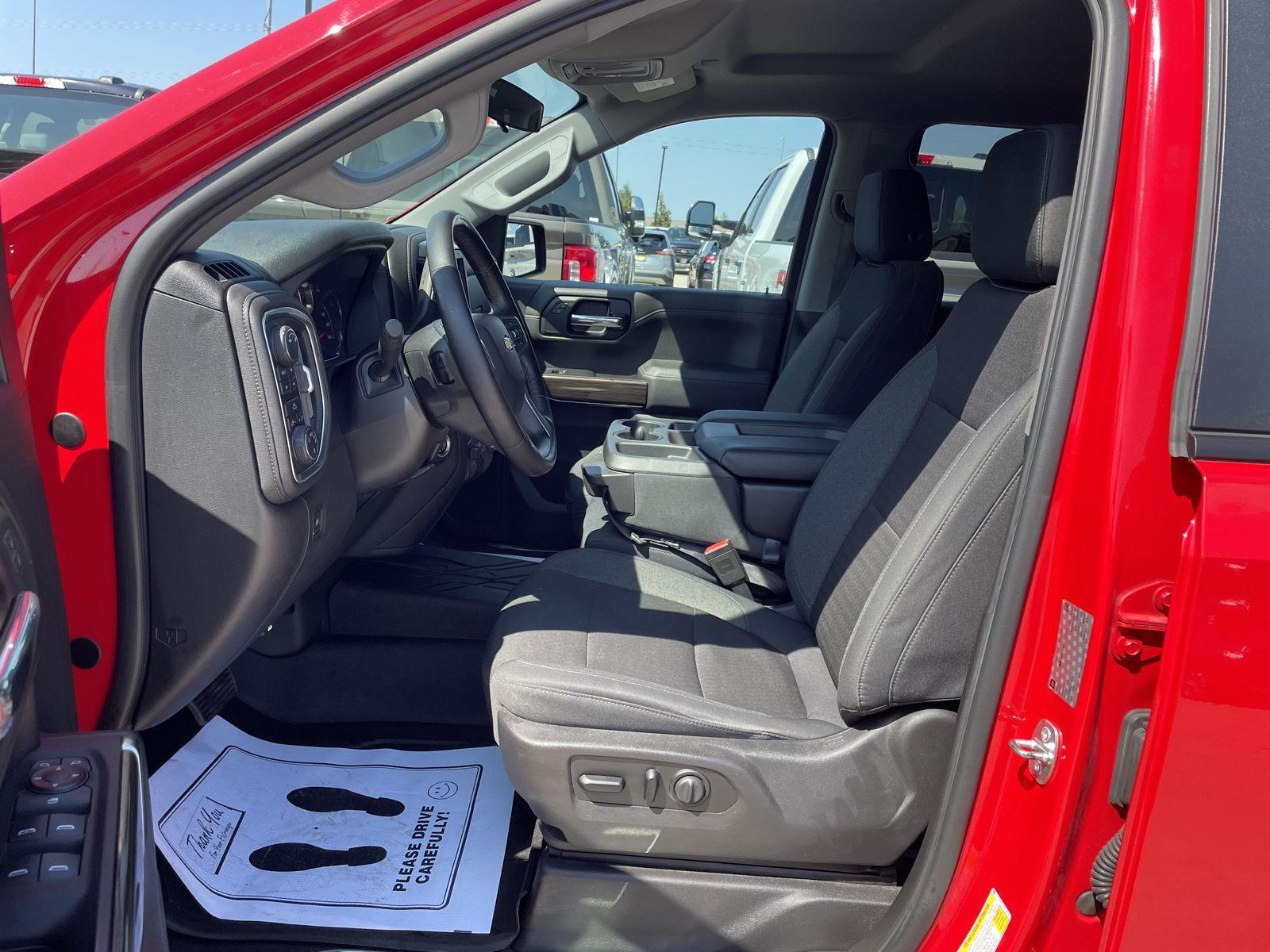 Vehicle photo 17