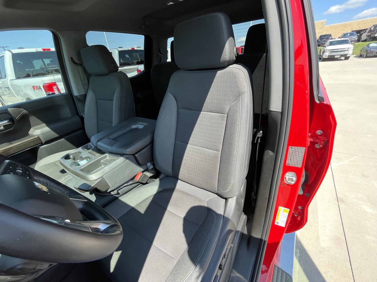 Vehicle photo 18