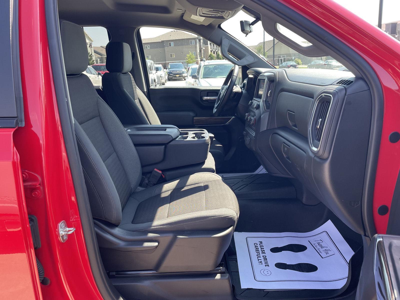Vehicle photo 19