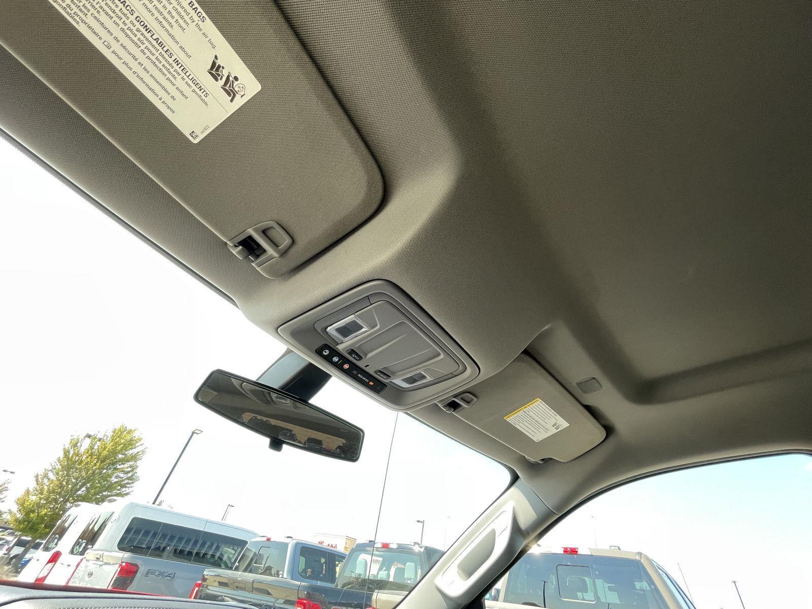Vehicle photo 21
