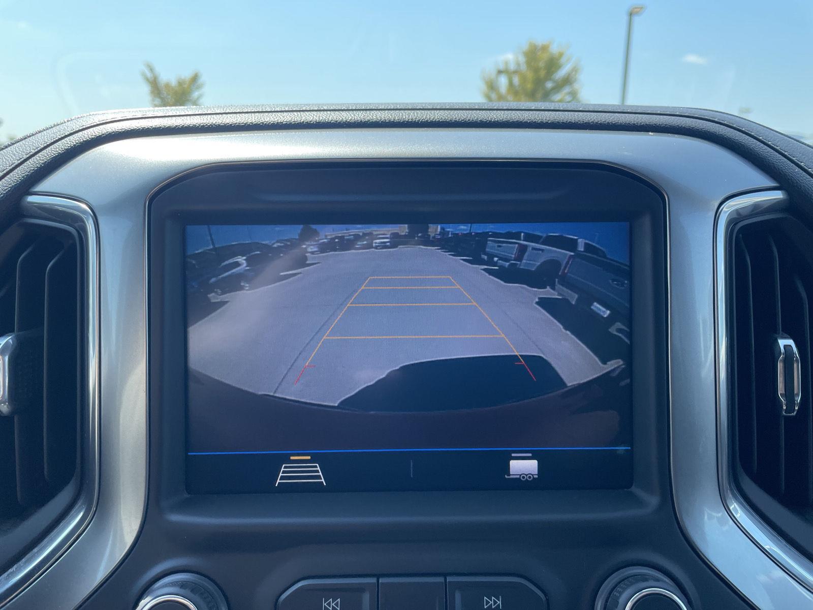 Vehicle photo 23