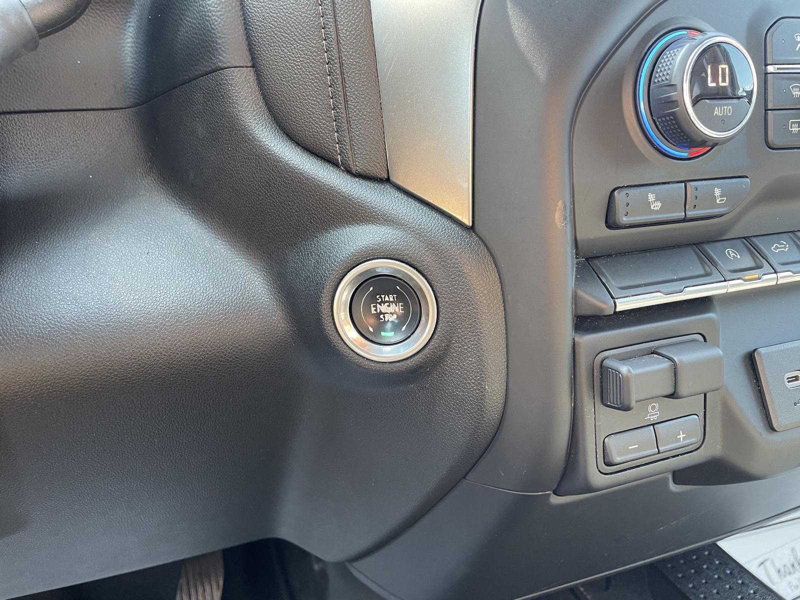 Vehicle photo 24