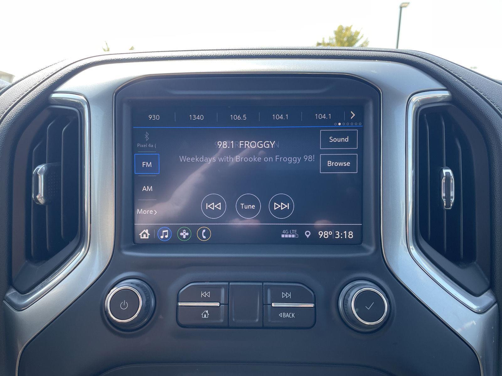 Vehicle photo 25