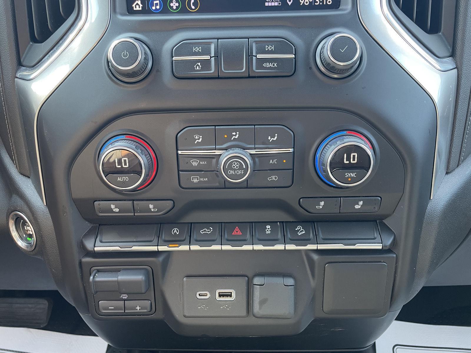 Vehicle photo 26