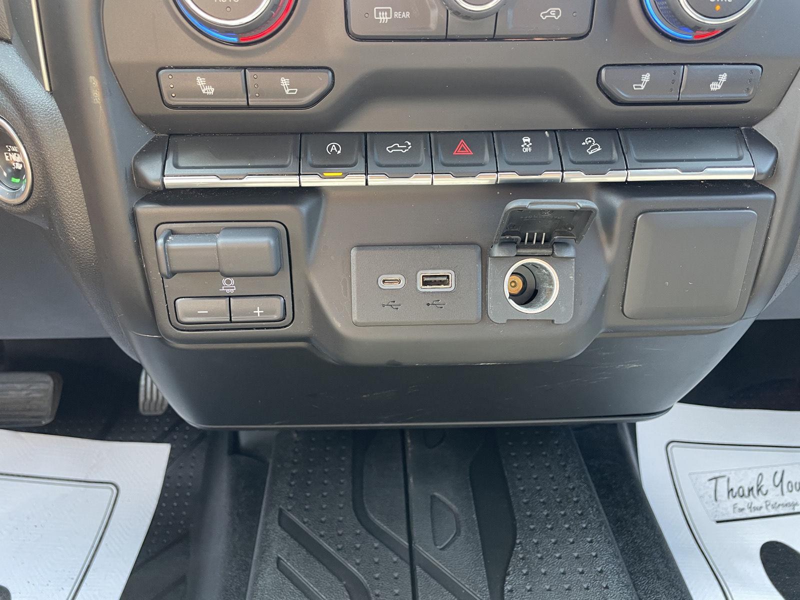 Vehicle photo 29