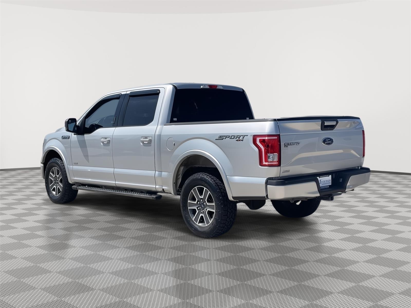 Vehicle photo 9