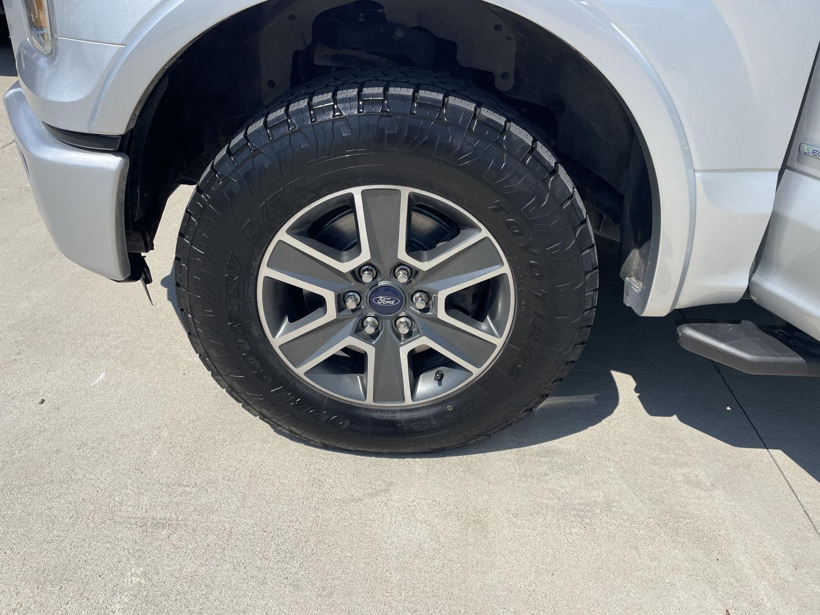 Vehicle photo 10