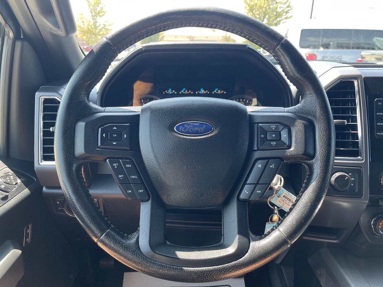 Vehicle photo 12
