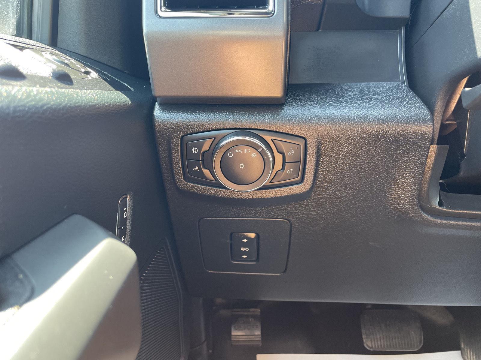 Vehicle photo 15