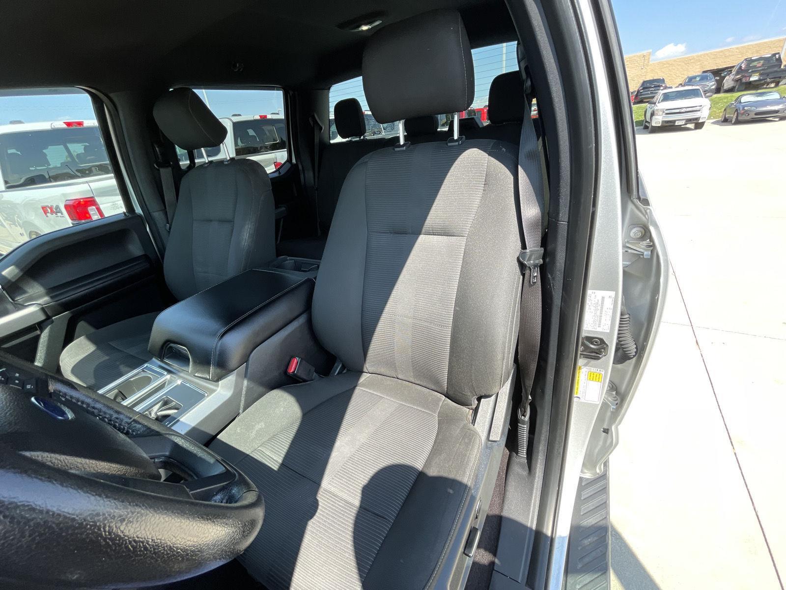 Vehicle photo 17