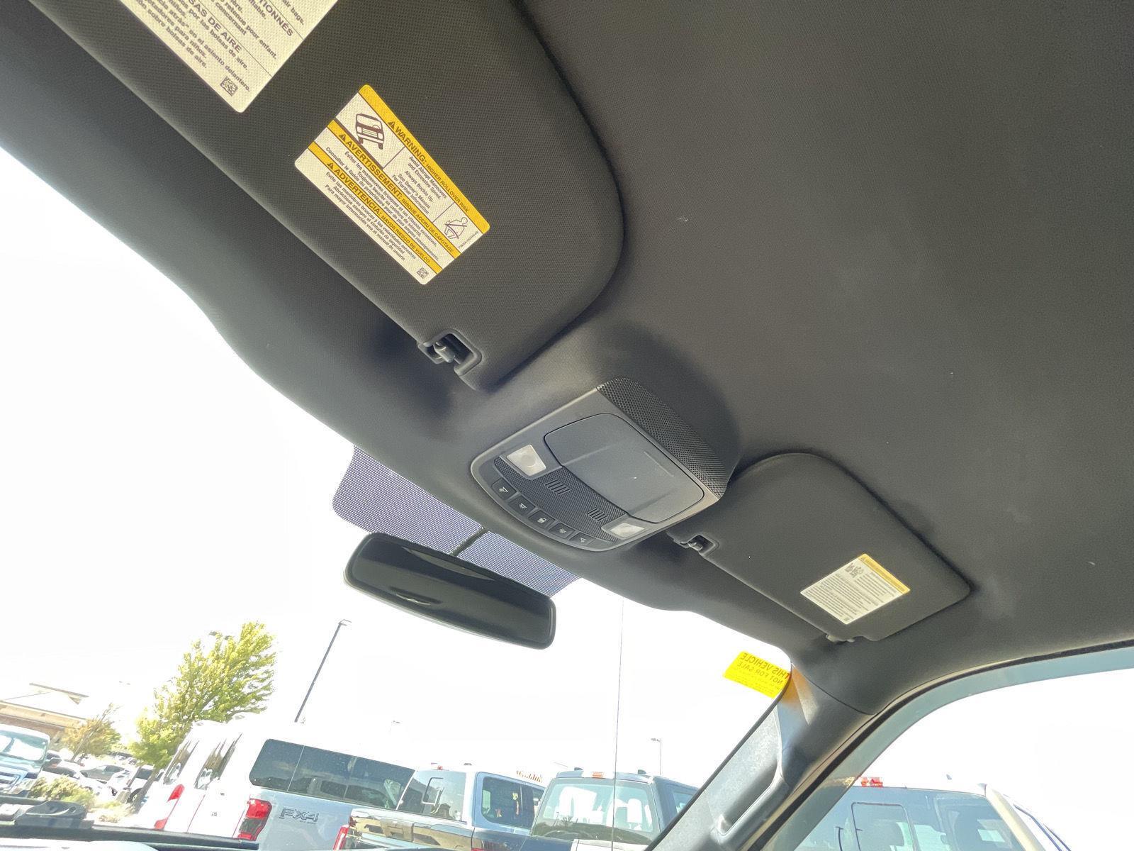 Vehicle photo 20