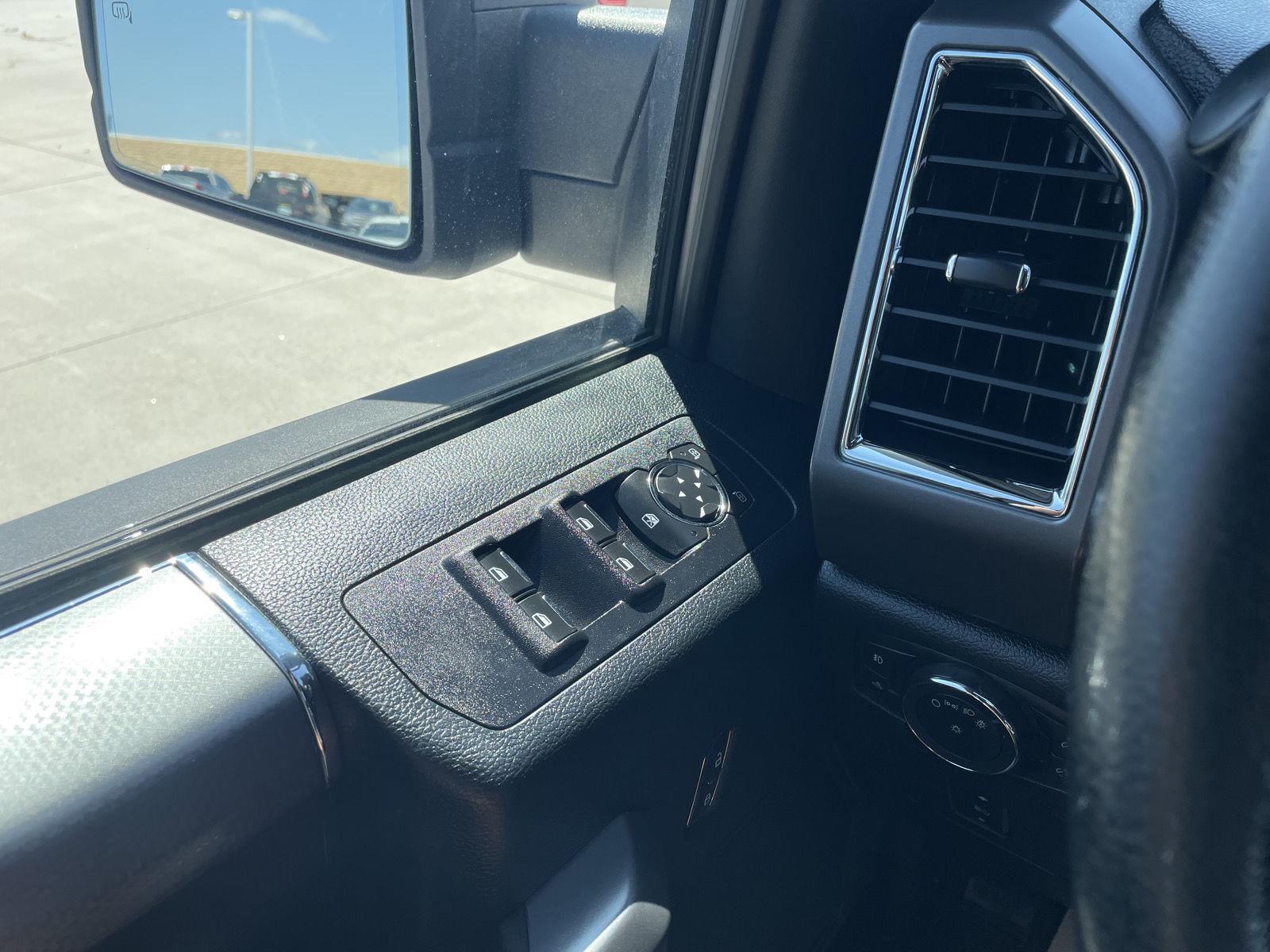 Vehicle photo 28