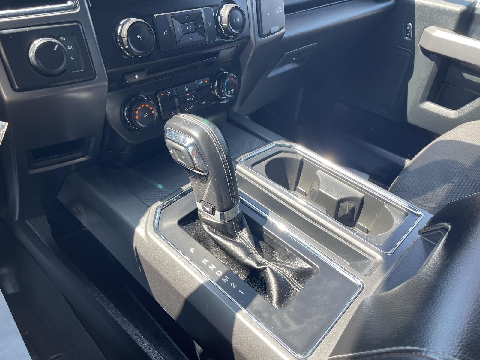 Vehicle photo 29