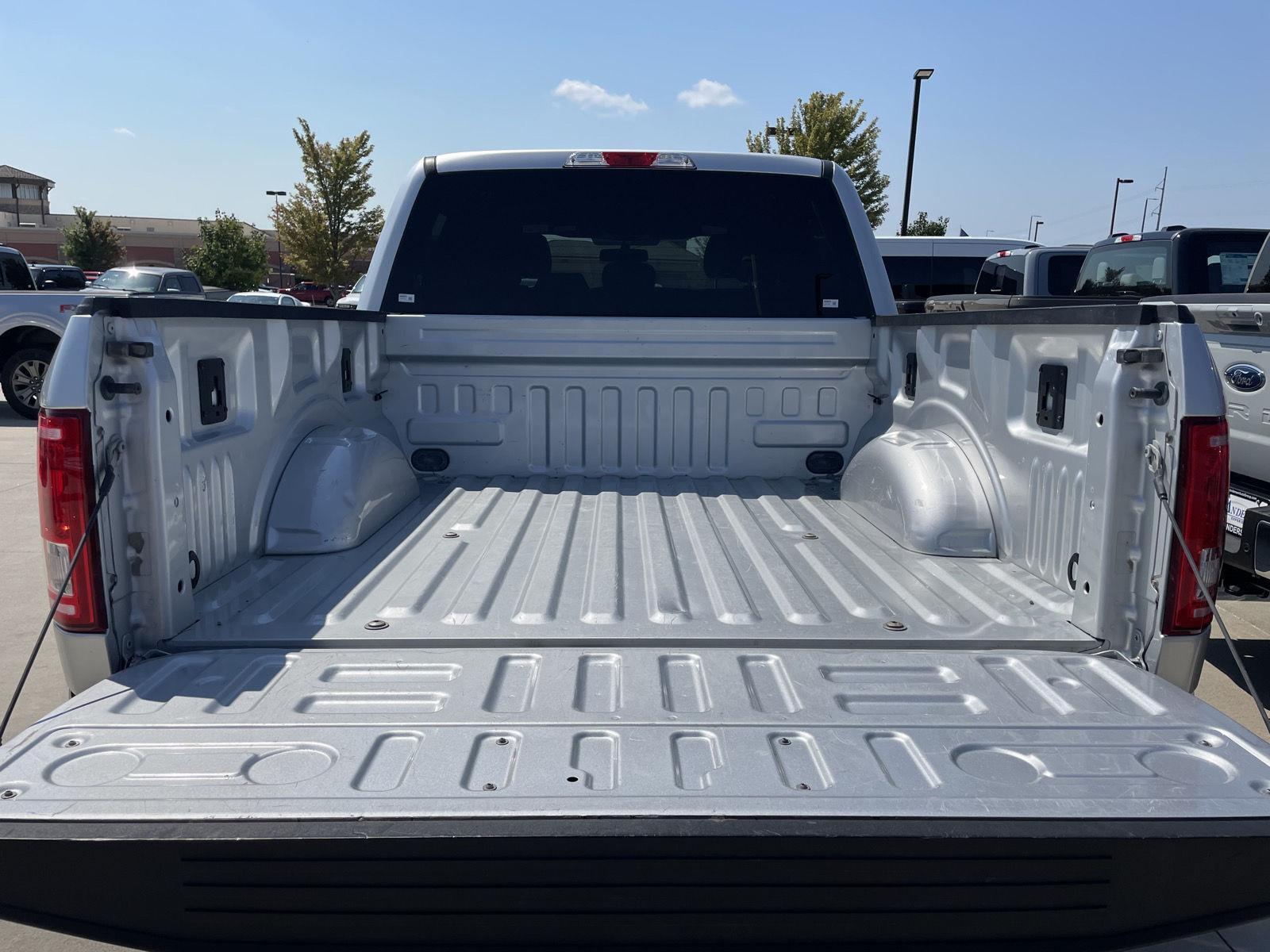 Vehicle photo 34