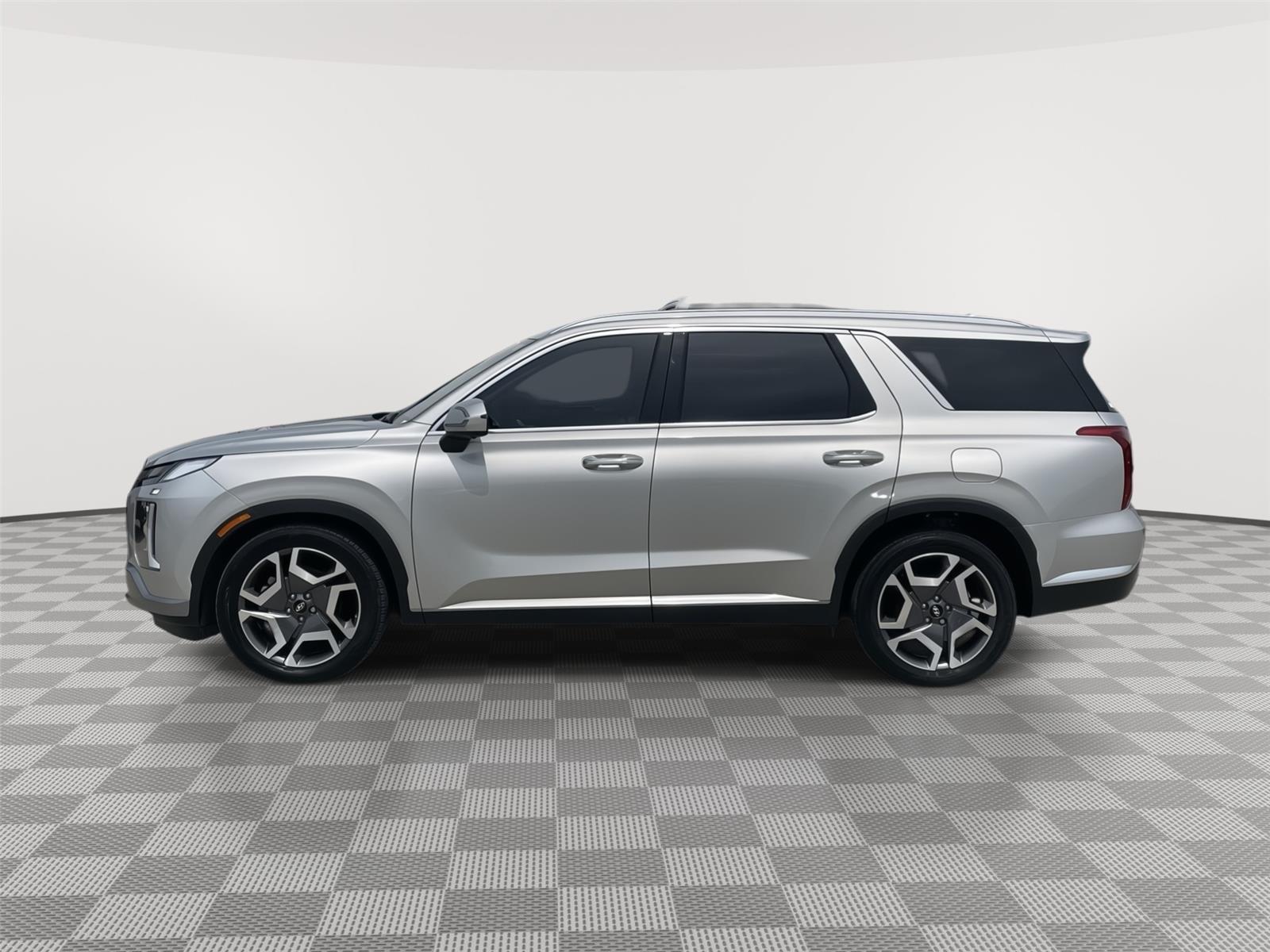 Vehicle photo 2