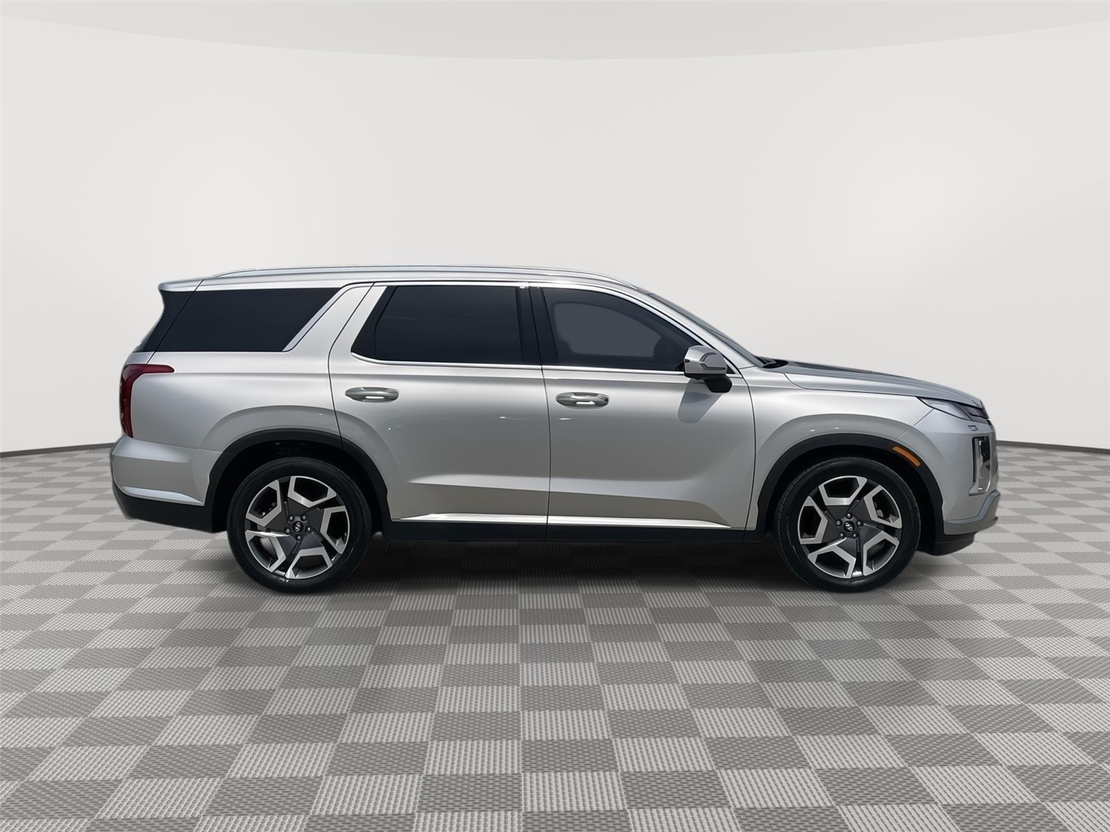 Vehicle photo 6