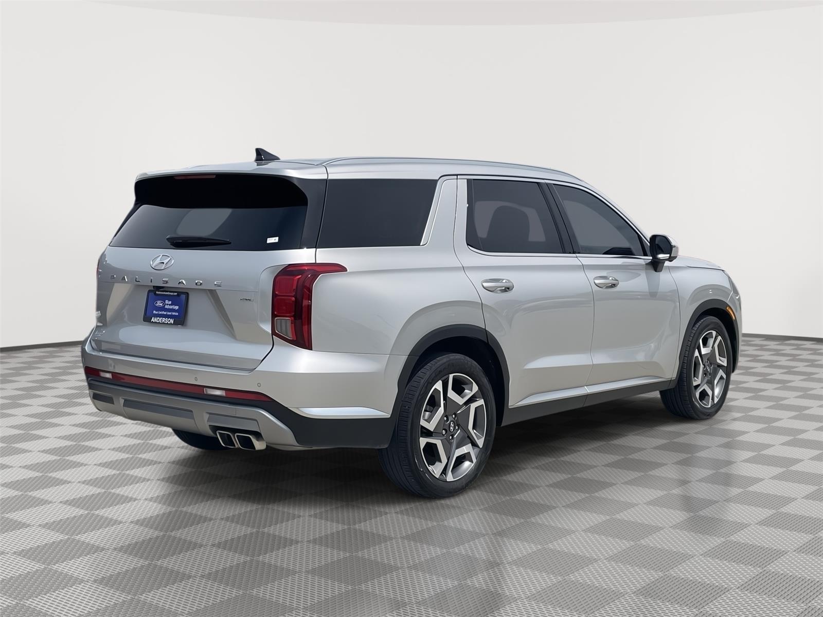 Vehicle photo 7
