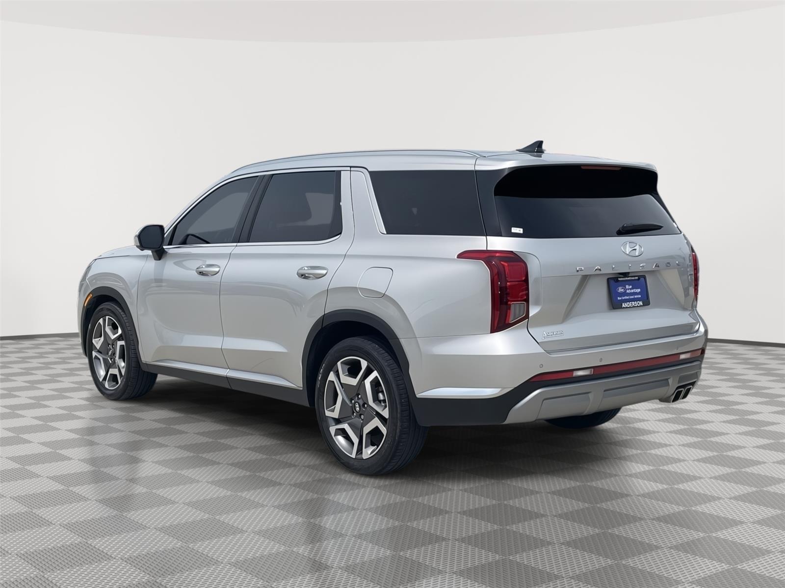 Vehicle photo 9