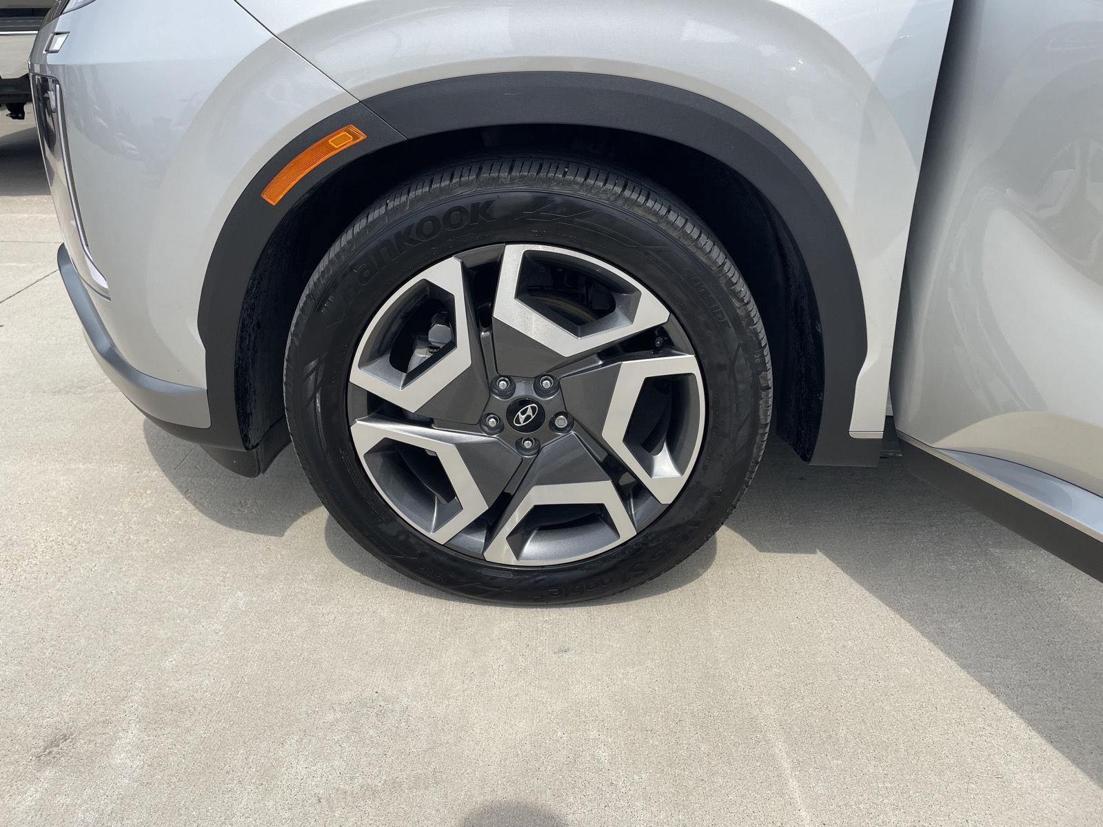 Vehicle photo 10