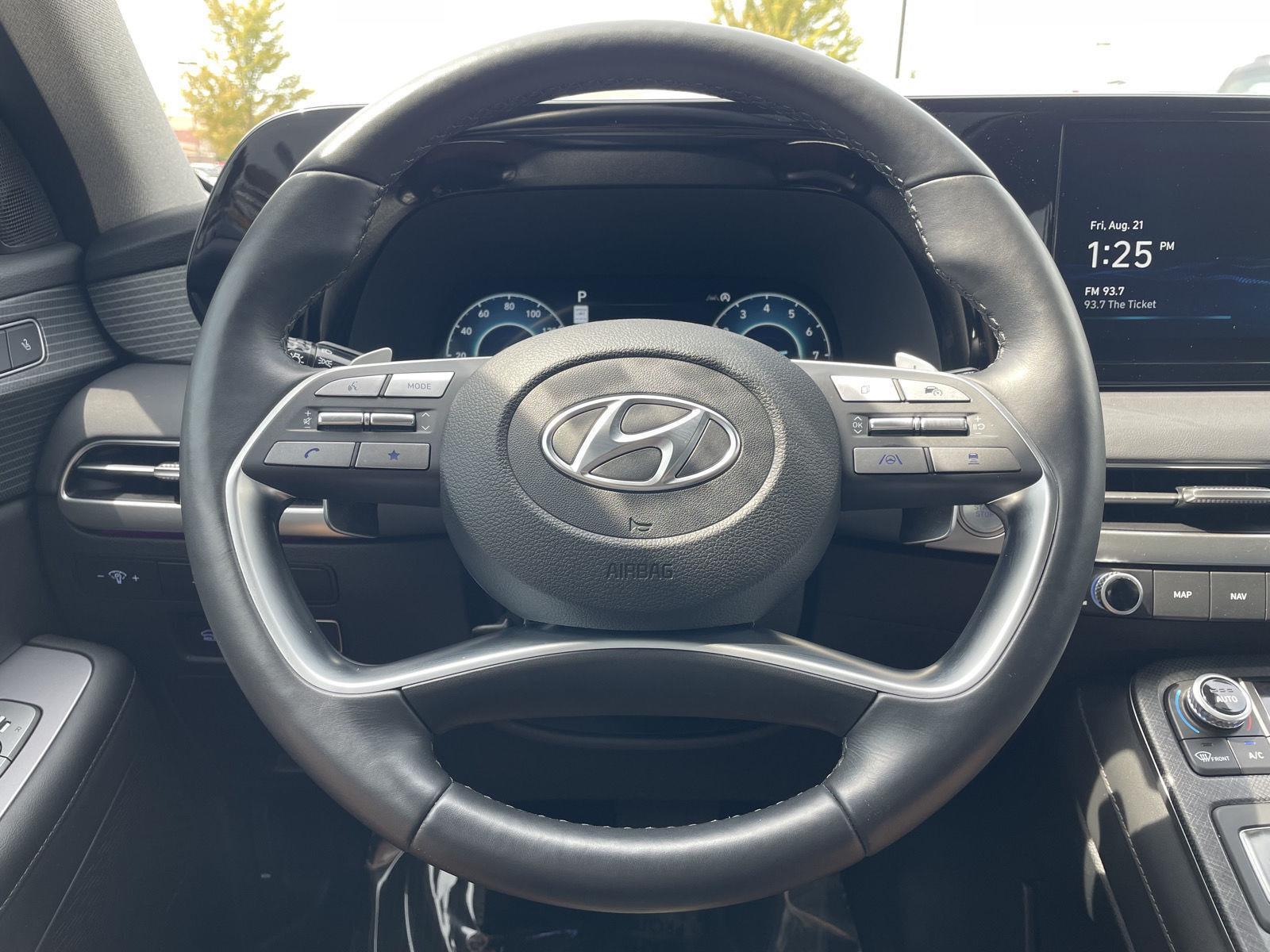 Vehicle photo 12