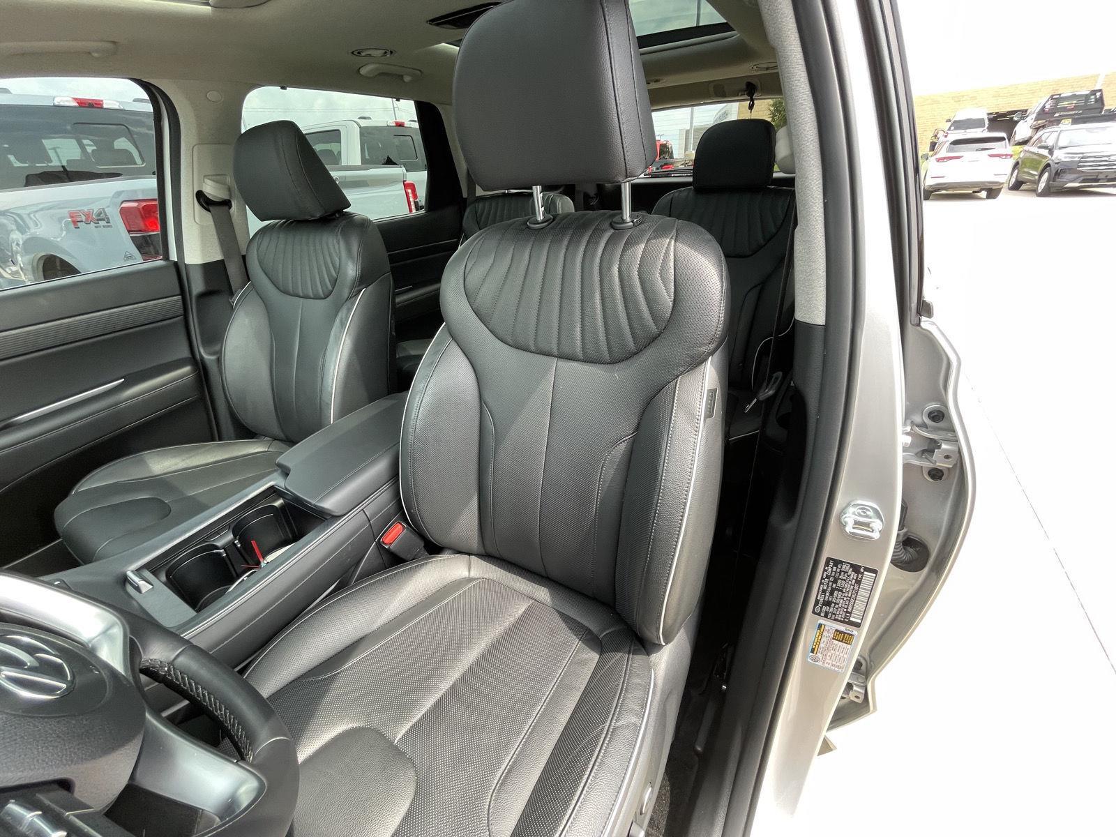 Vehicle photo 18
