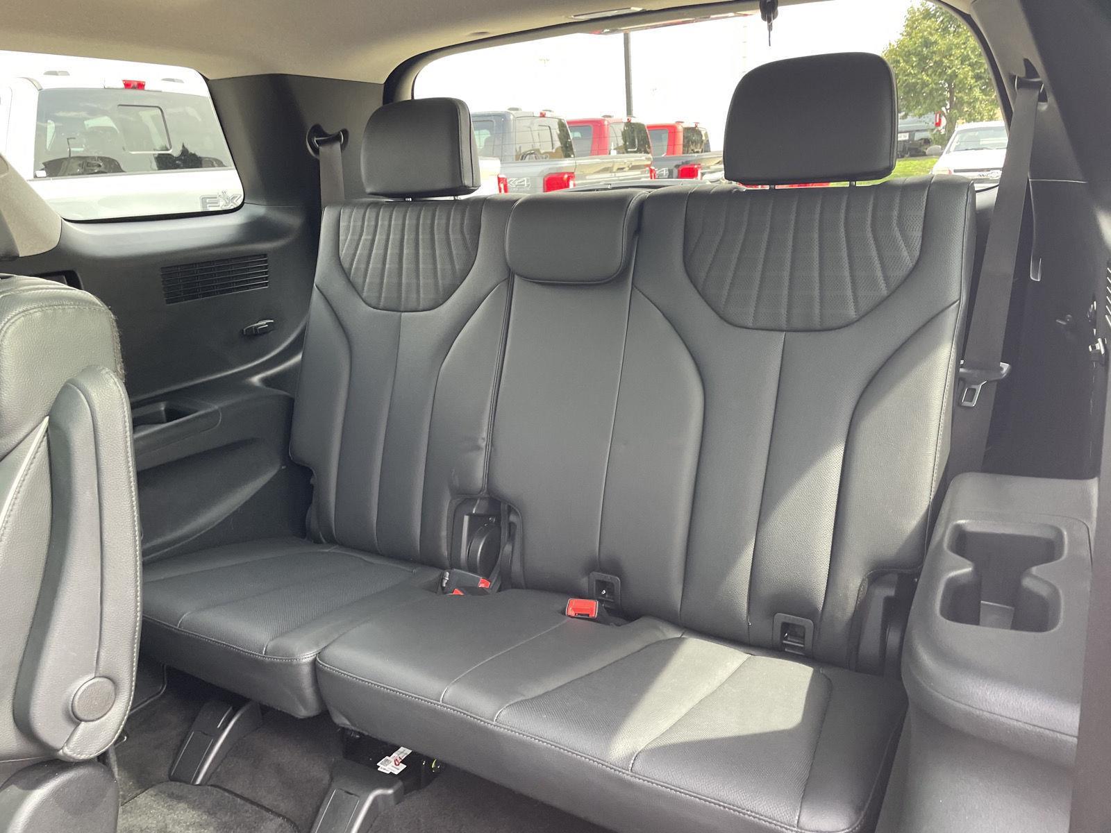 Vehicle photo 22