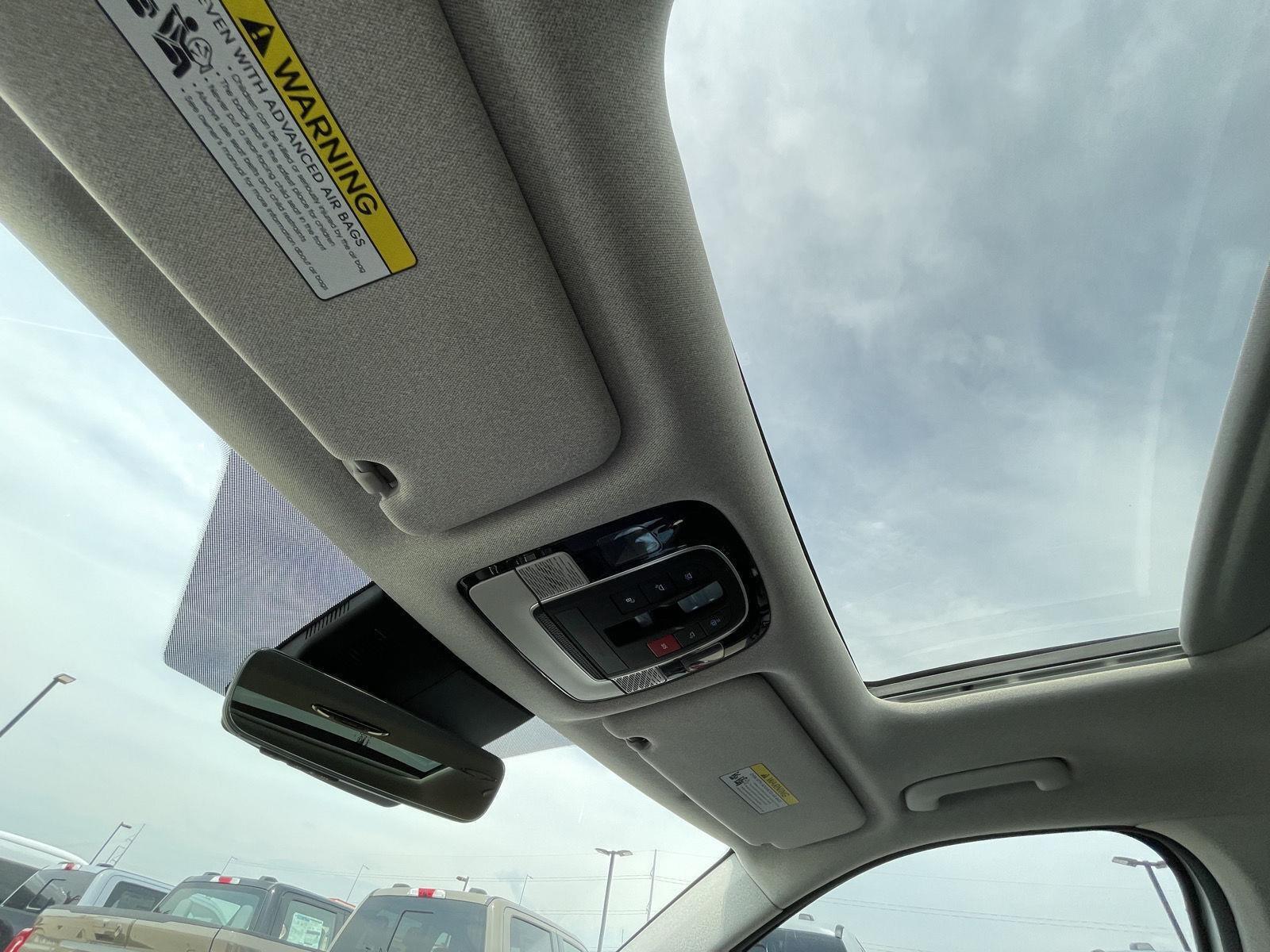 Vehicle photo 23