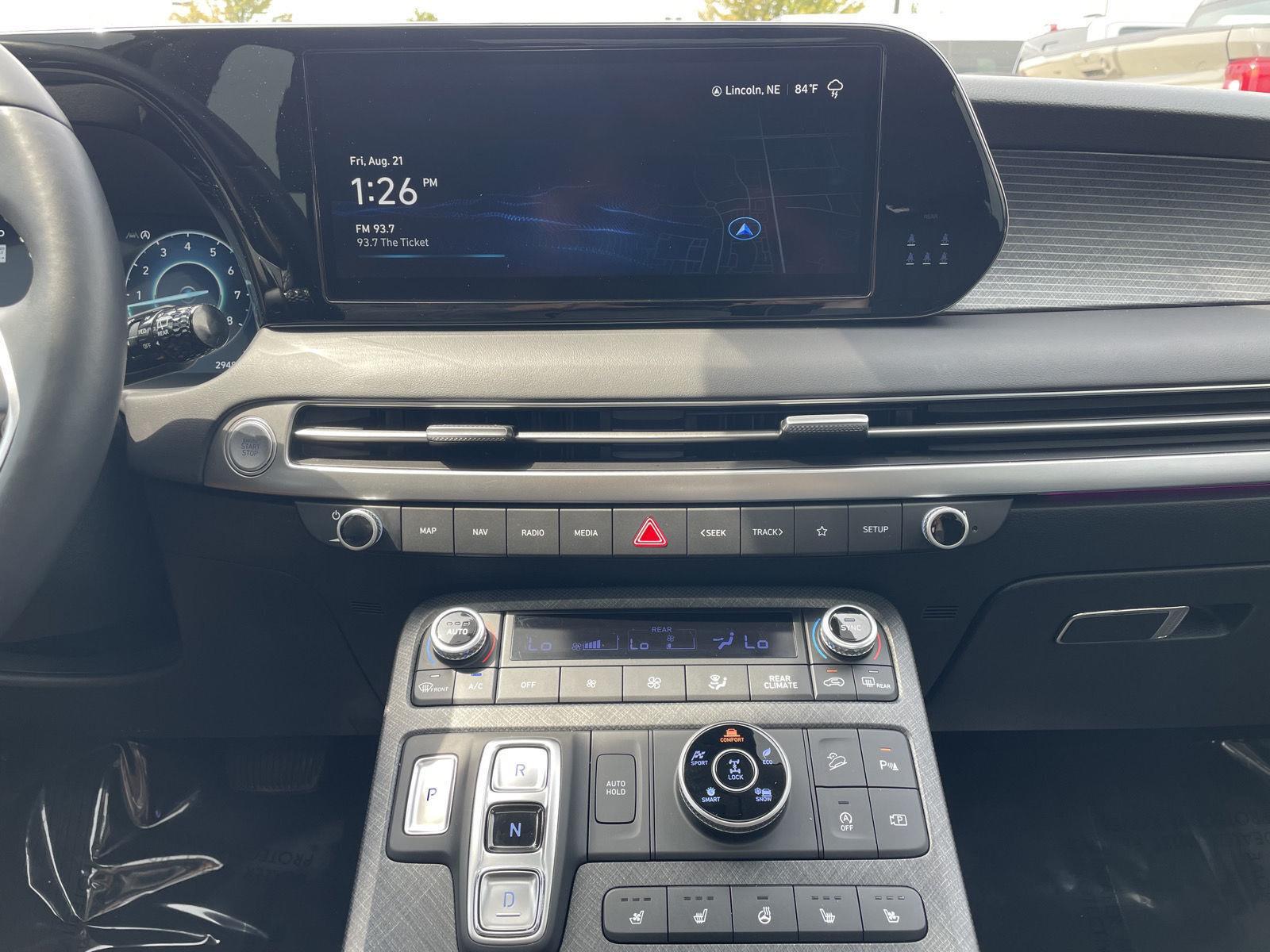 Vehicle photo 25