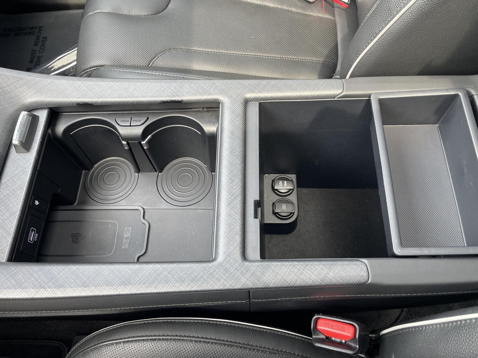Vehicle photo 33