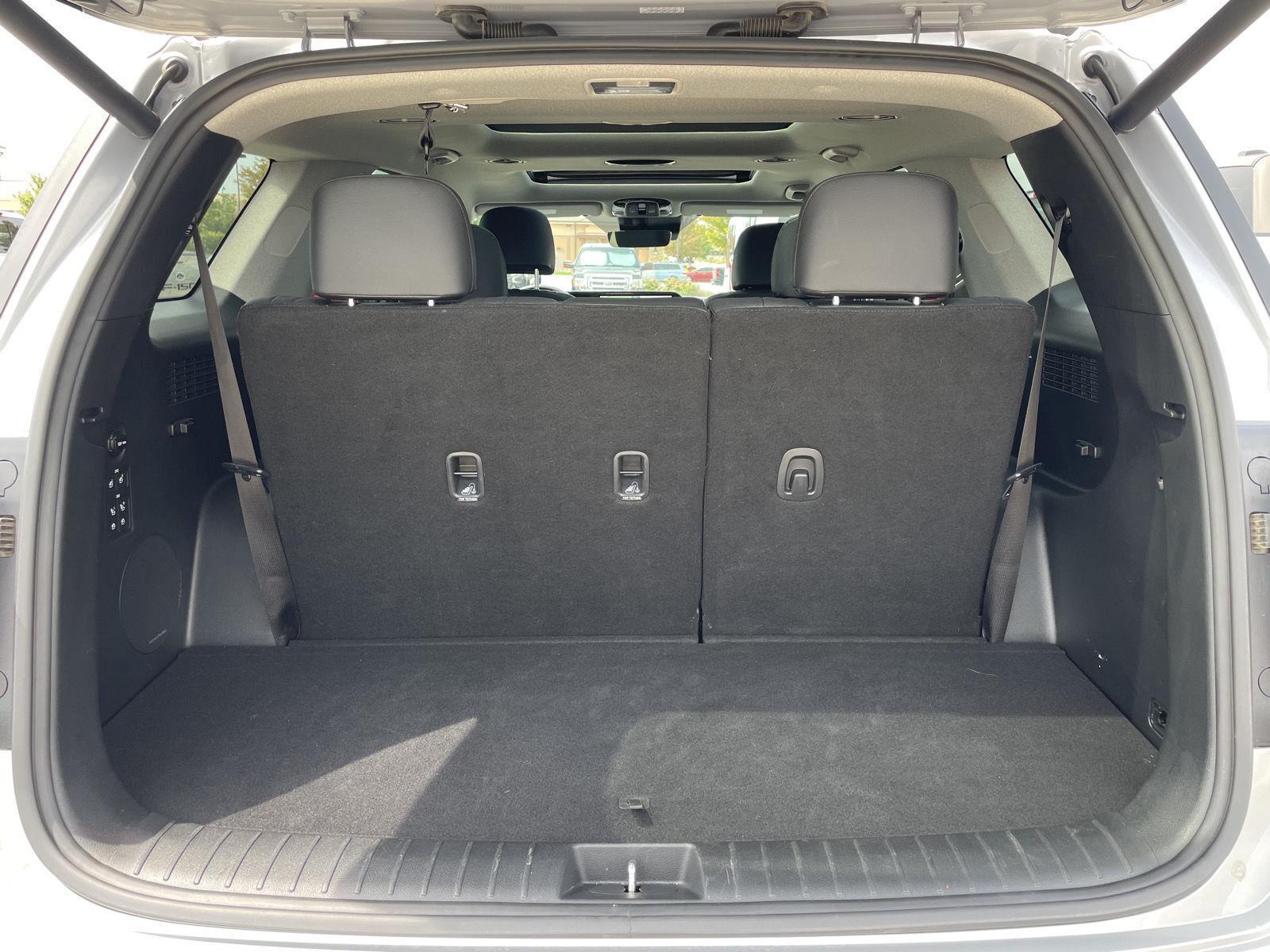 Vehicle photo 37