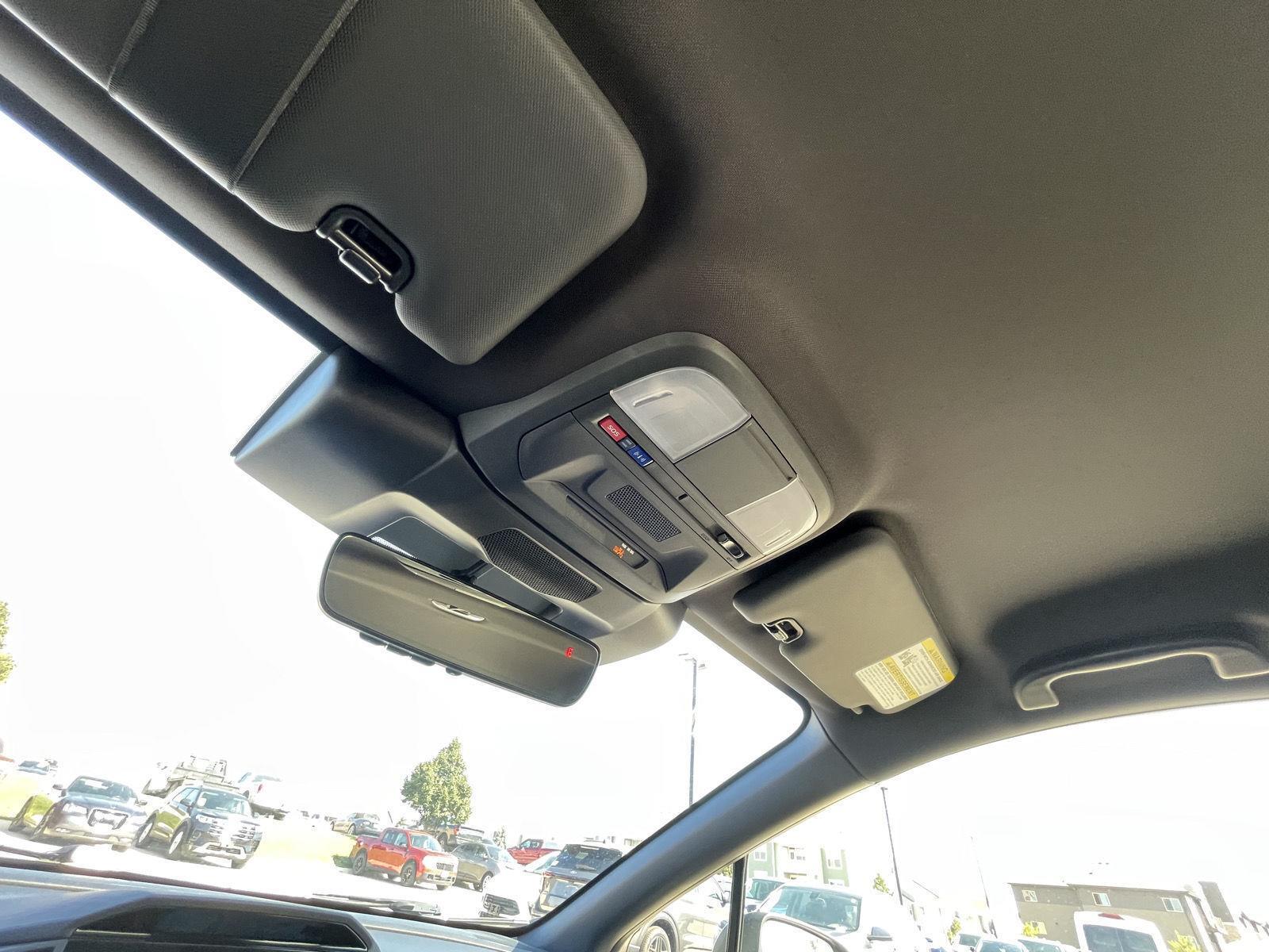 Vehicle photo 21