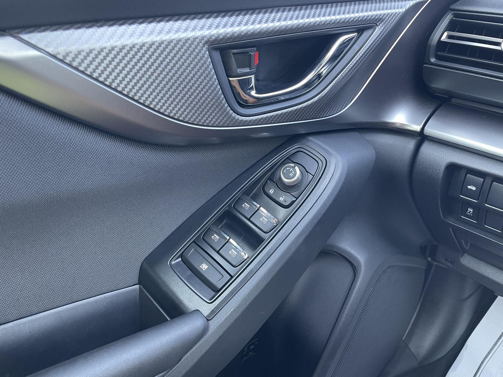 Vehicle photo 29
