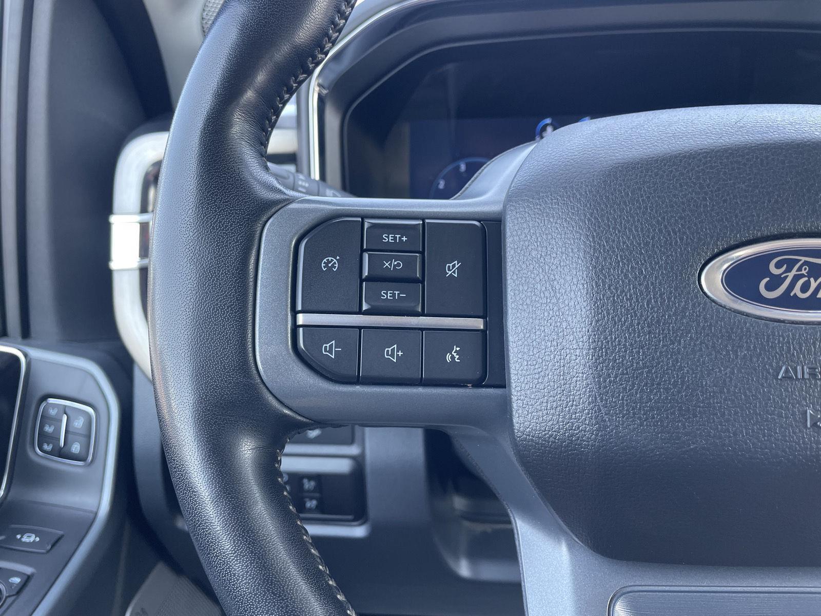 Vehicle photo 13