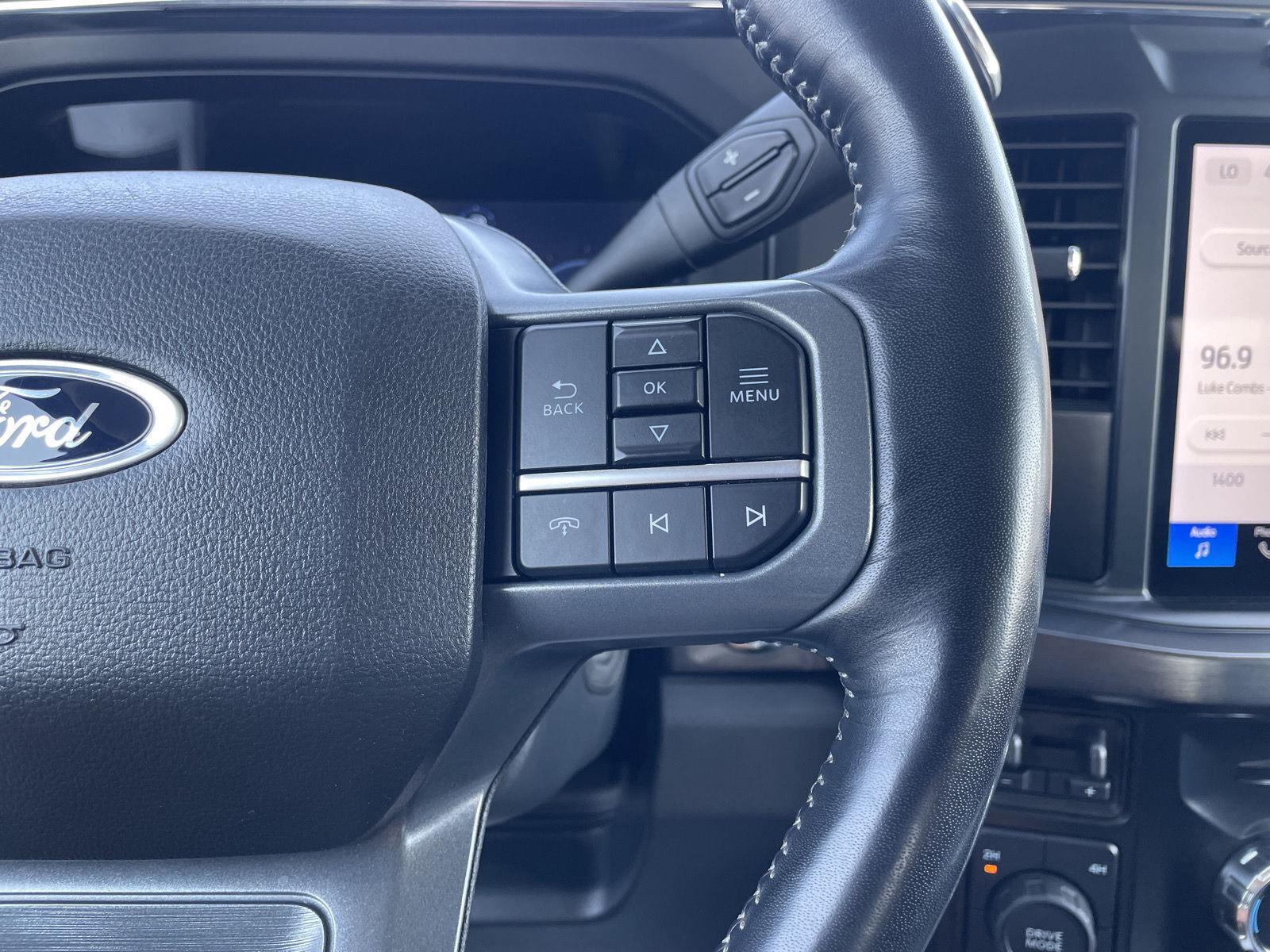 Vehicle photo 14