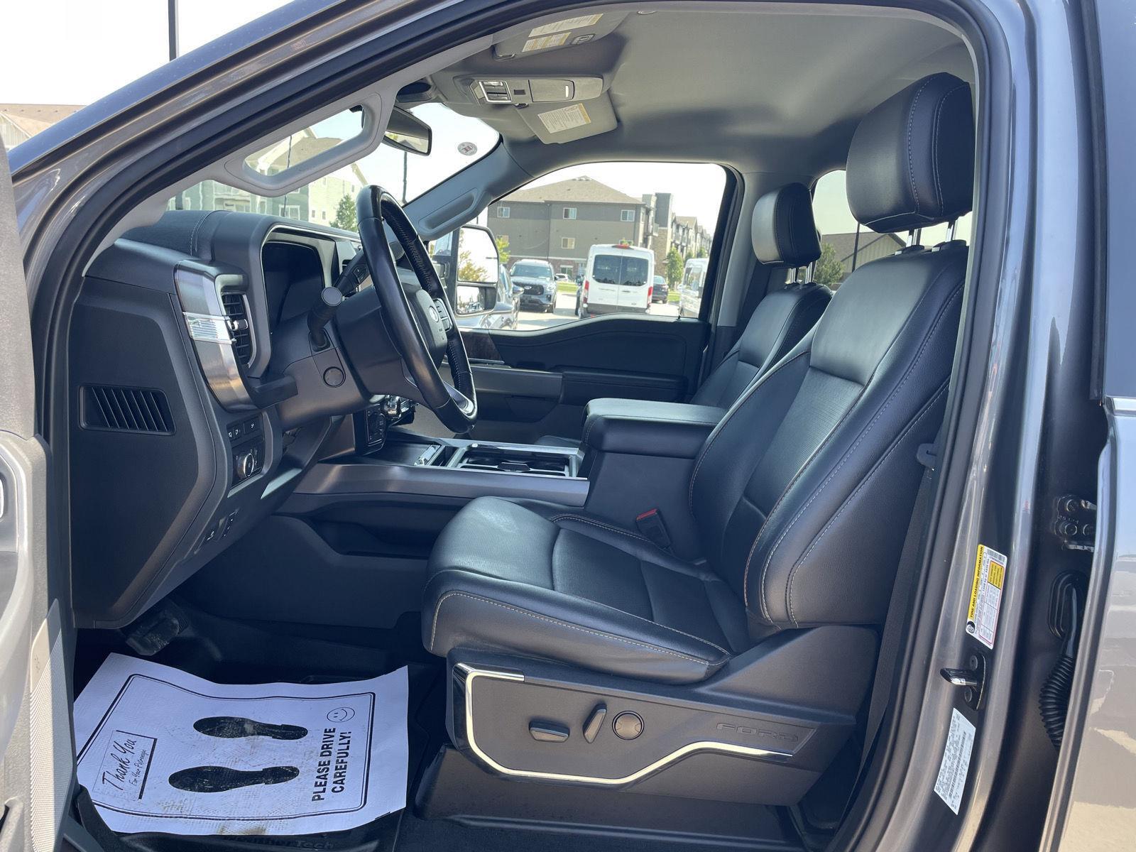 Vehicle photo 17