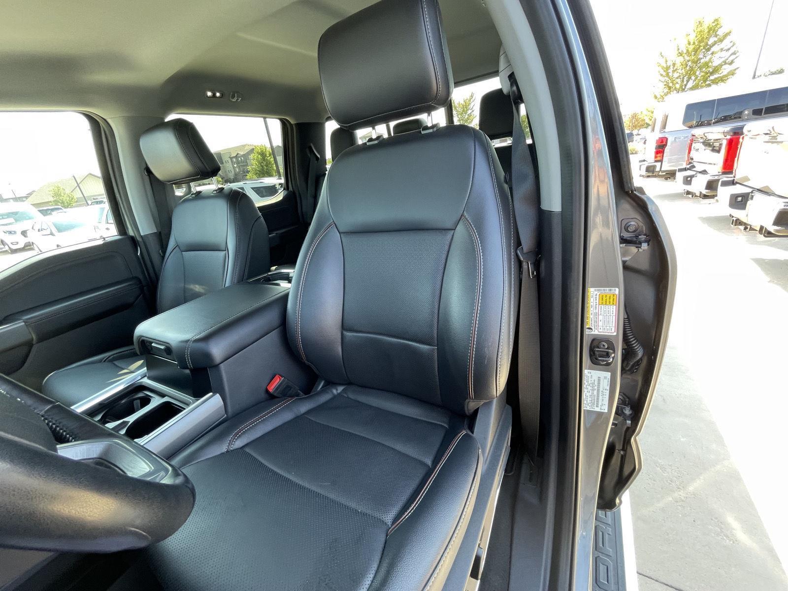 Vehicle photo 18