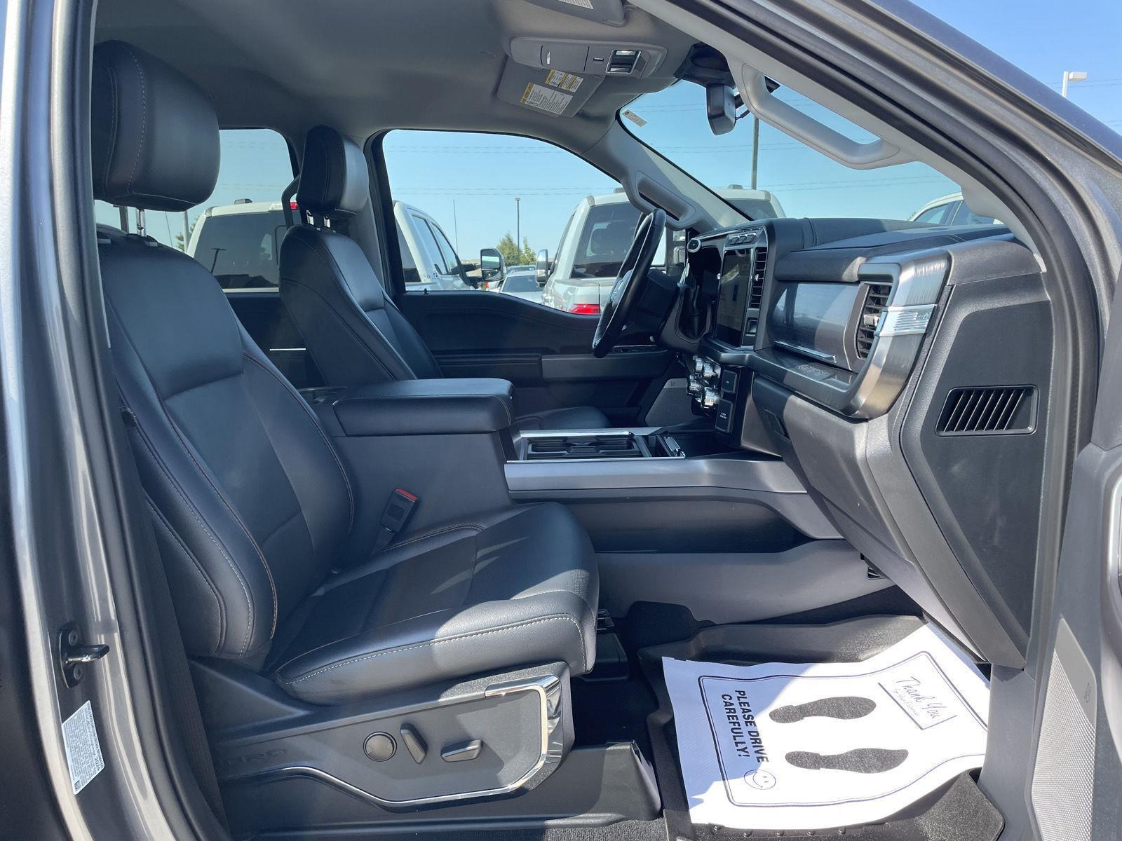 Vehicle photo 19
