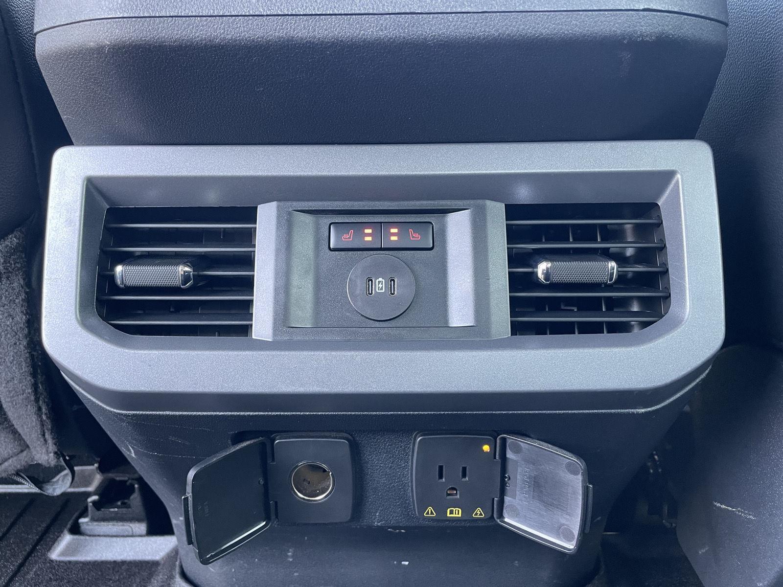 Vehicle photo 21